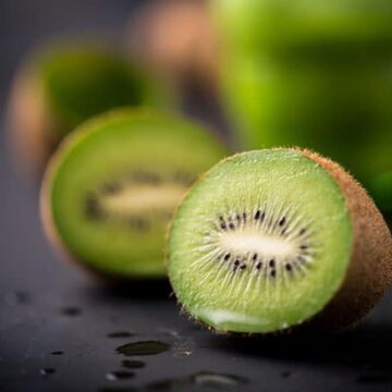 what does kiwi taste like
