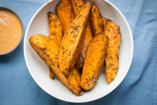 baked sweet potato fries with spicy mayo