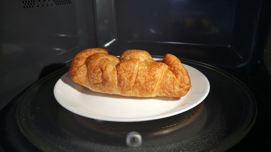 how to reheat croissant in an oven