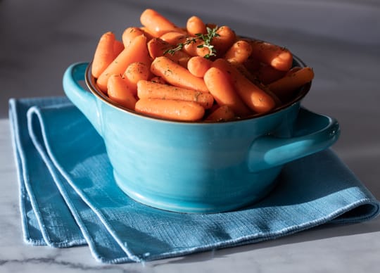 steamed baby carrots with dill