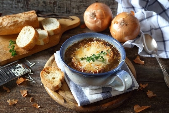 What to Serve with French Onion Soup – 15 BEST Side Dishes