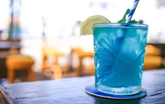 delicious blue curaao cocktails