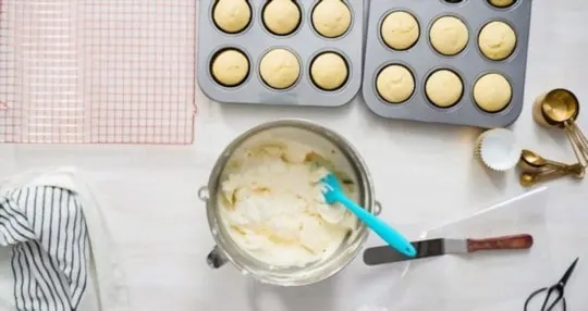 how to store buttercream frosting