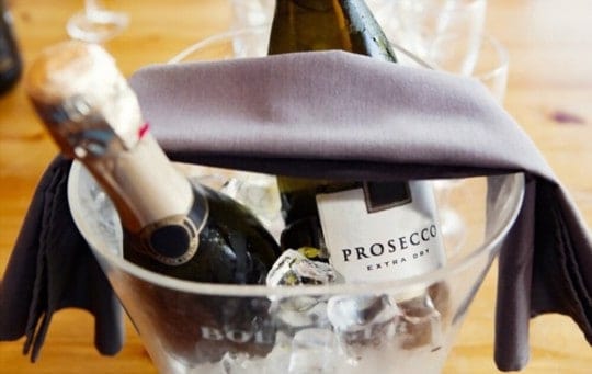 How Long Does Prosecco Last? Does Prosecco Go Bad?