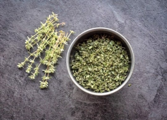 what does thyme taste like