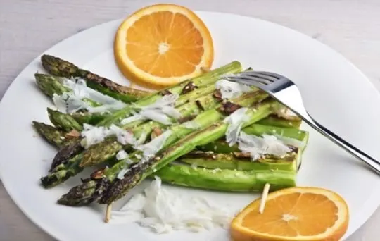 asparagus with parmesan almonds and egg
