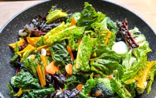 salad with broccoli spinach