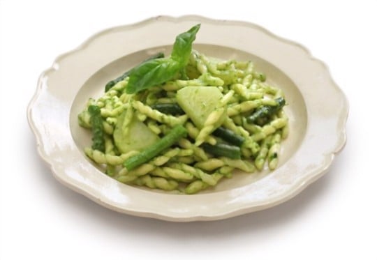 green beans with pesto