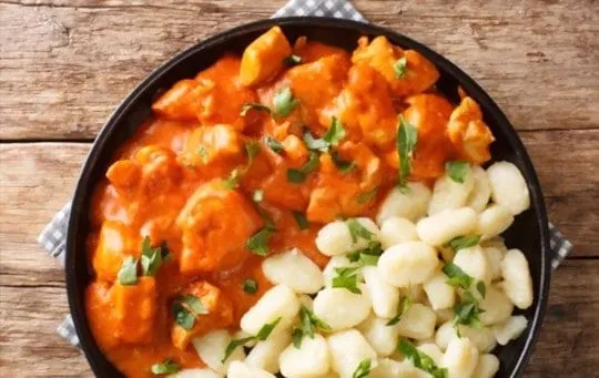 What to Serve with Chicken Paprikash? 8 BEST Side Dishes