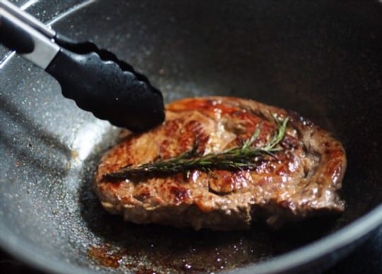 panseared steak with garlic butter