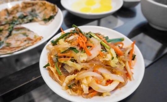 rice noodles w stirfried vegetables
