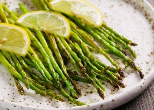 roasted asparagus with balsamic reduction