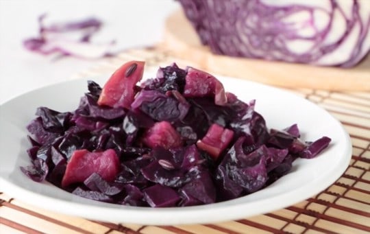 stewed red cabbage with apples