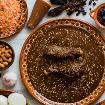 what does mole sauce taste like